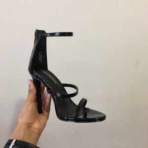 Black heels never worn